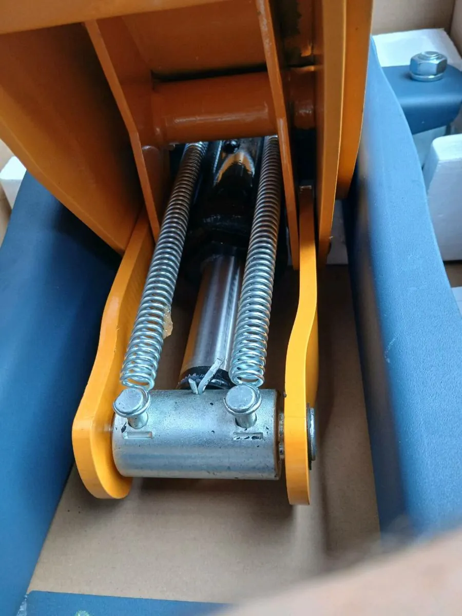 New 4toone low profile trolly jack. On sale - Image 4