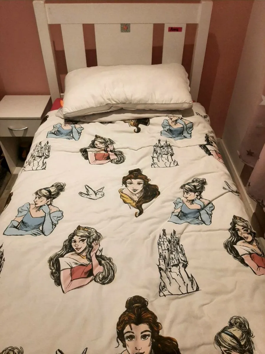 Kids single beds and gaming chairs - Image 2