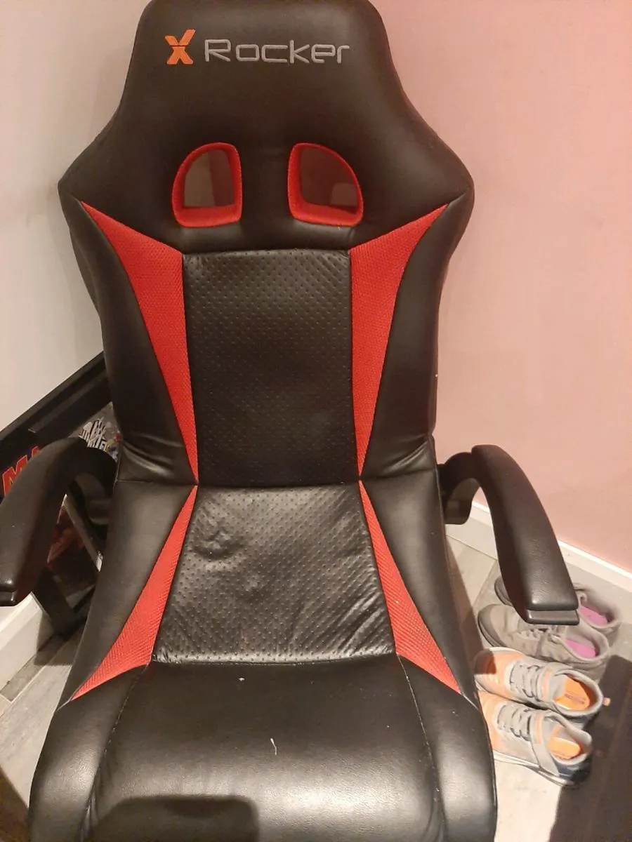 Kids single beds and gaming chairs - Image 3