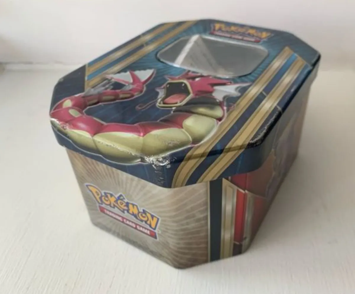 Pokémon Tin with 20 PokemonCards - Image 1