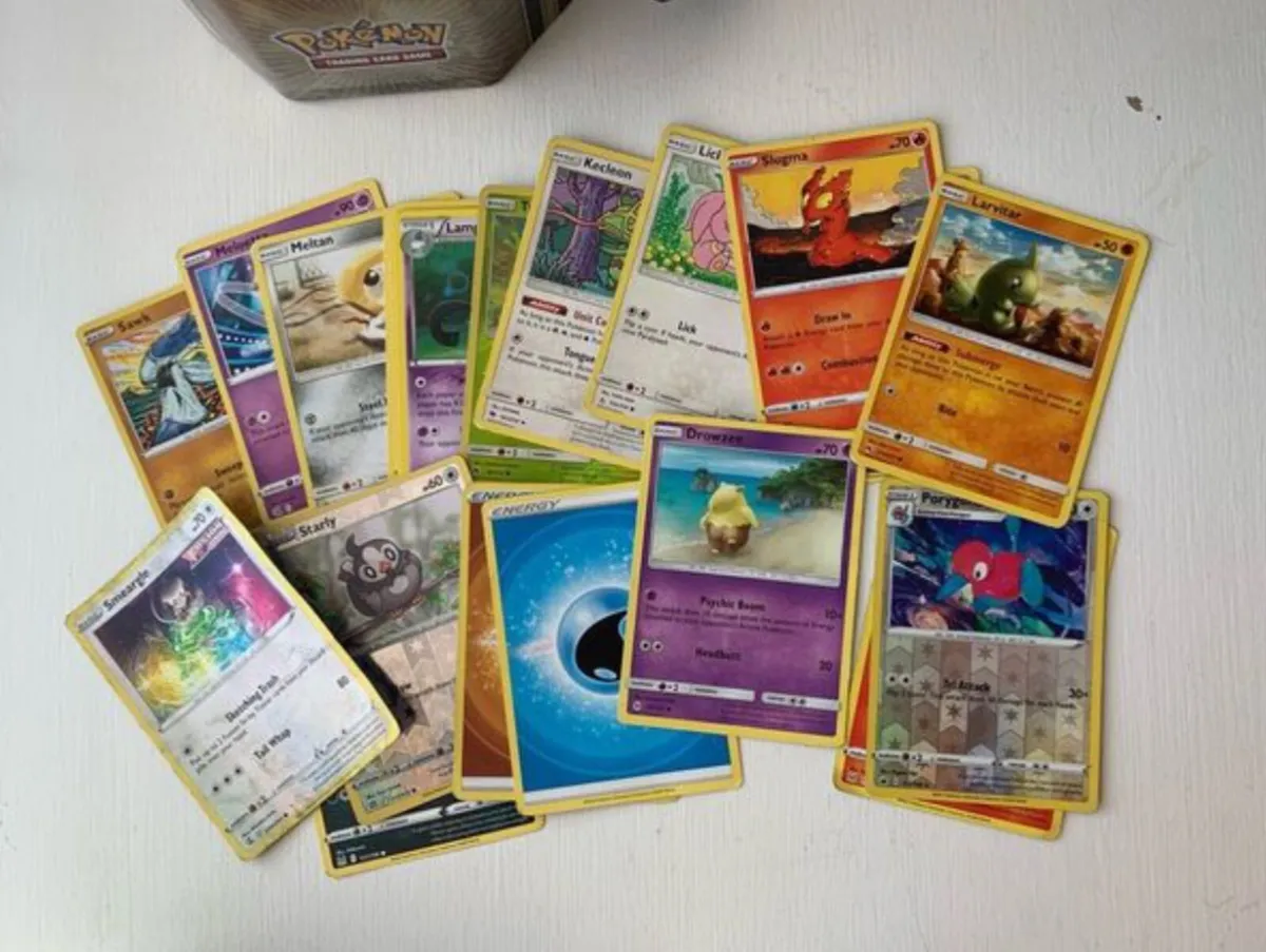 Pokémon Tin with 20 PokemonCards - Image 2