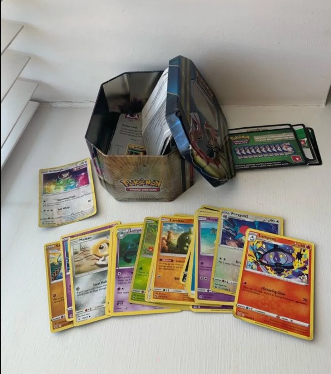 Pokémon Tin with 20 PokemonCards - Image 3