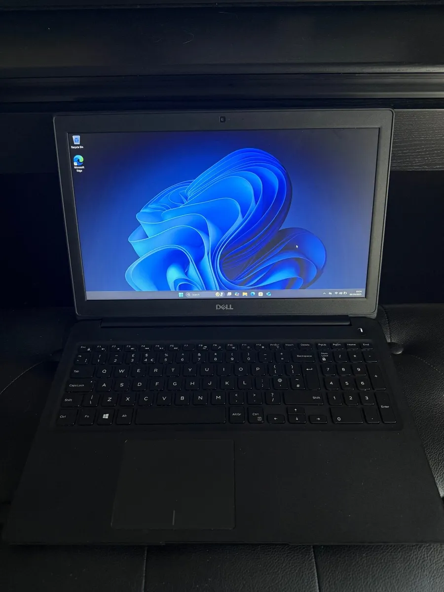 Dell Latitude 3500 Laptop i5/16GB/256SSD/FHD - Image 1