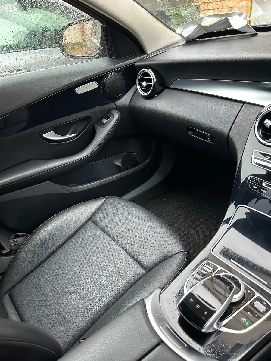 Mercedes-Benz C- Class 2015 - Image 4