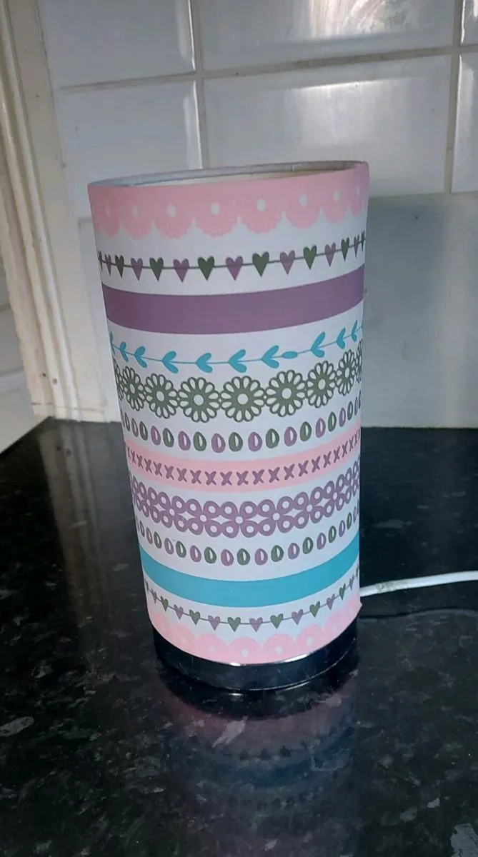 Lovely small pink table lamp - Image 2