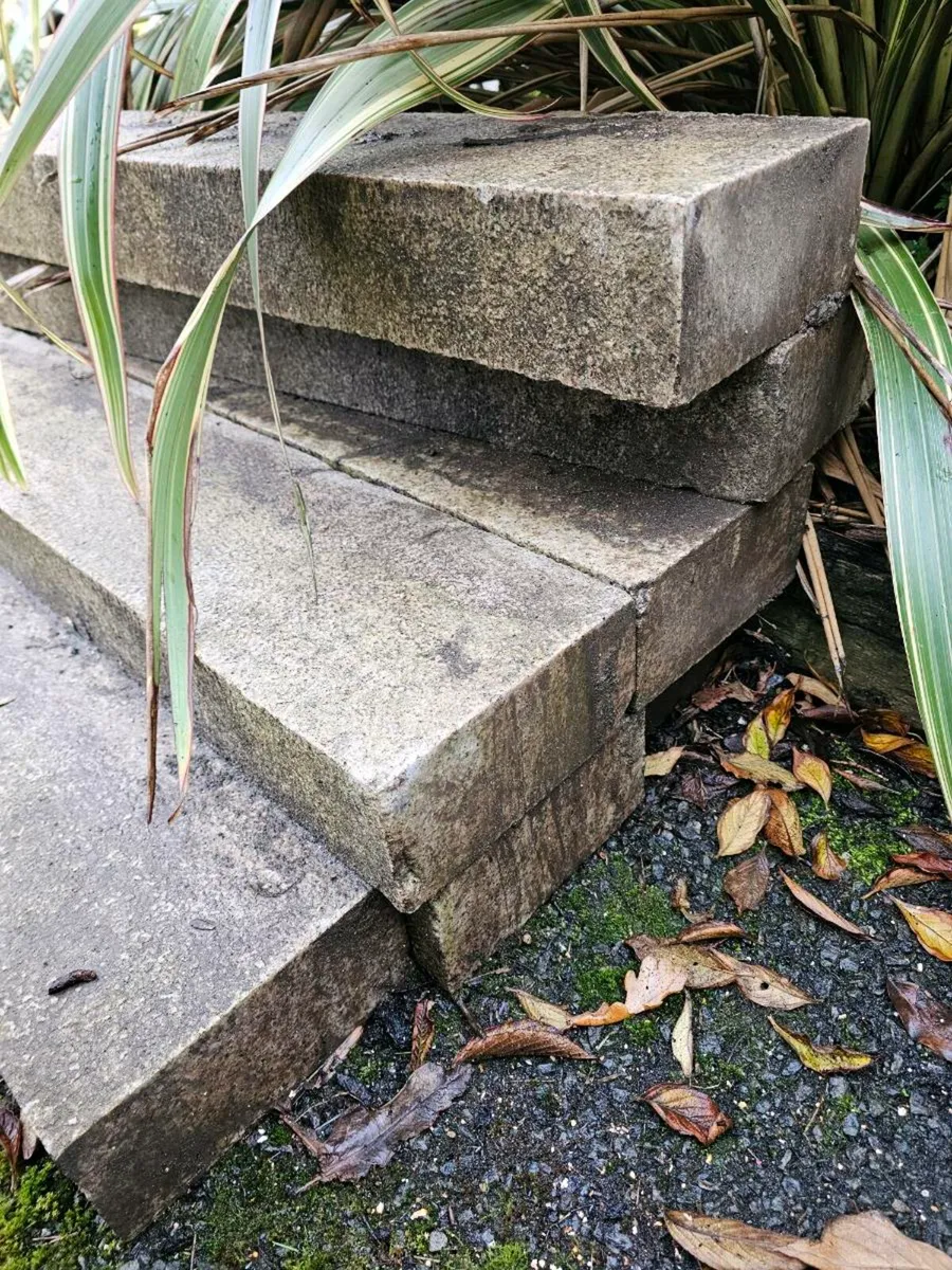 Granite Kerbs Gold used - Image 1