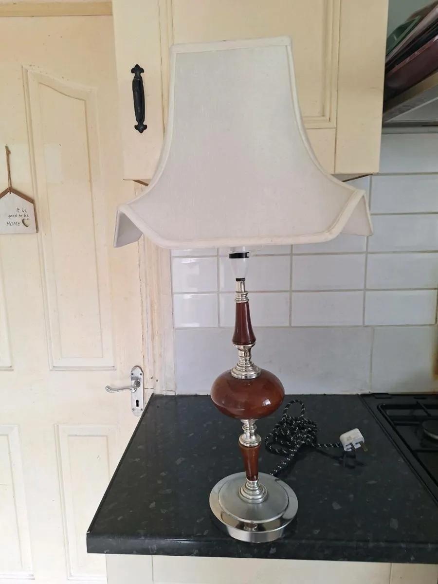 Lovely tall vintage table lamp with cream shade - Image 1