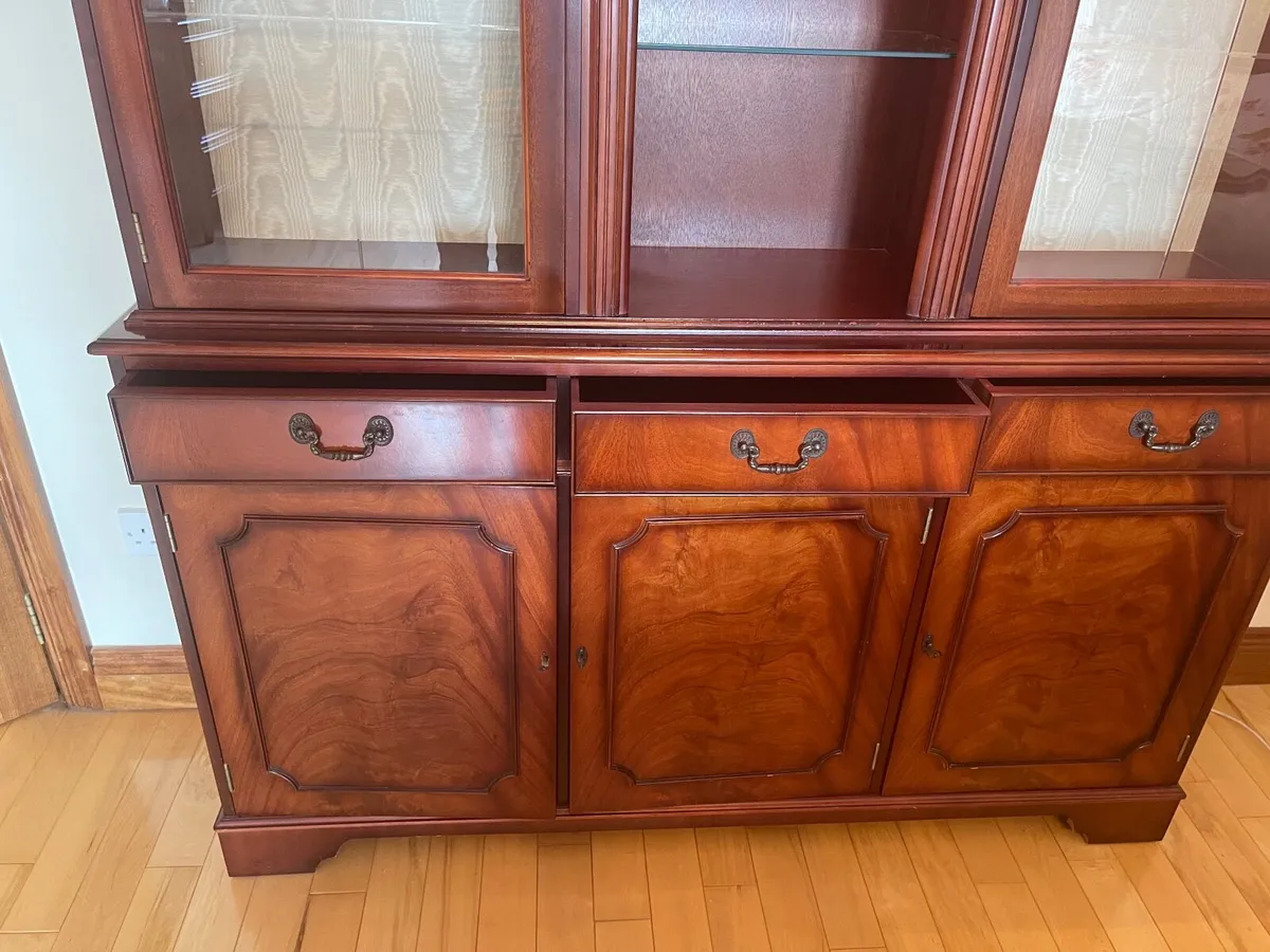 Mahogany cabinet, very good condition - Image 2