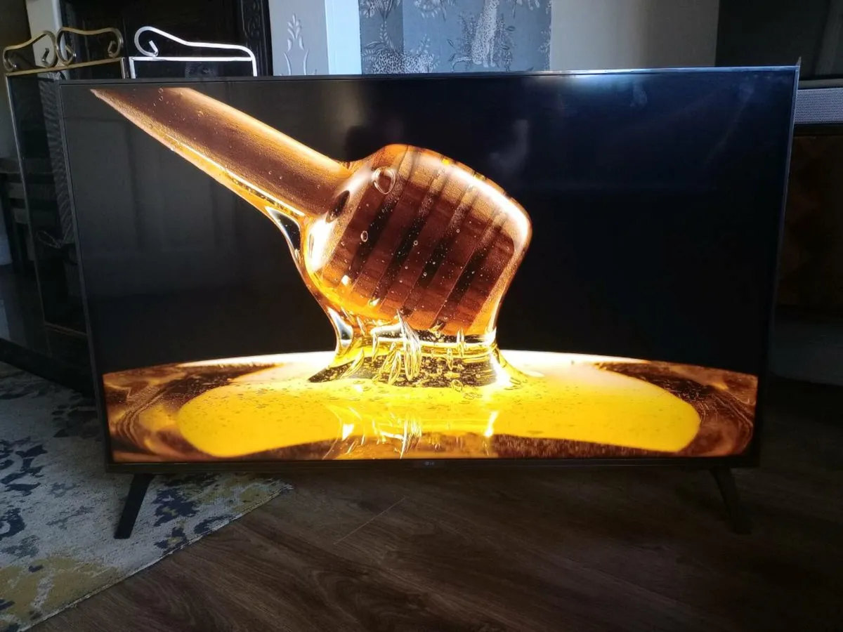 LG 43" 4K UHD SMART TV 43ur7800lk - Image 1