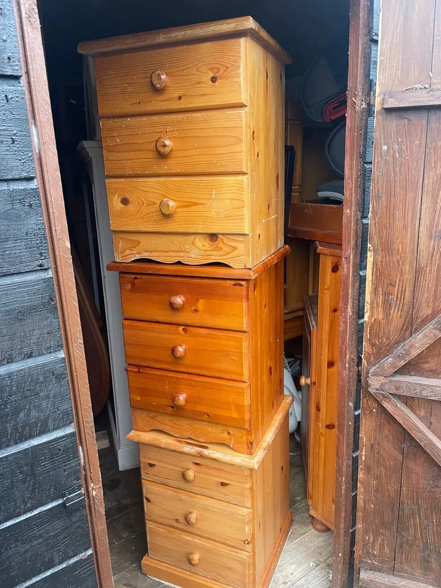 Pine bedside tables €40 each - Image 1