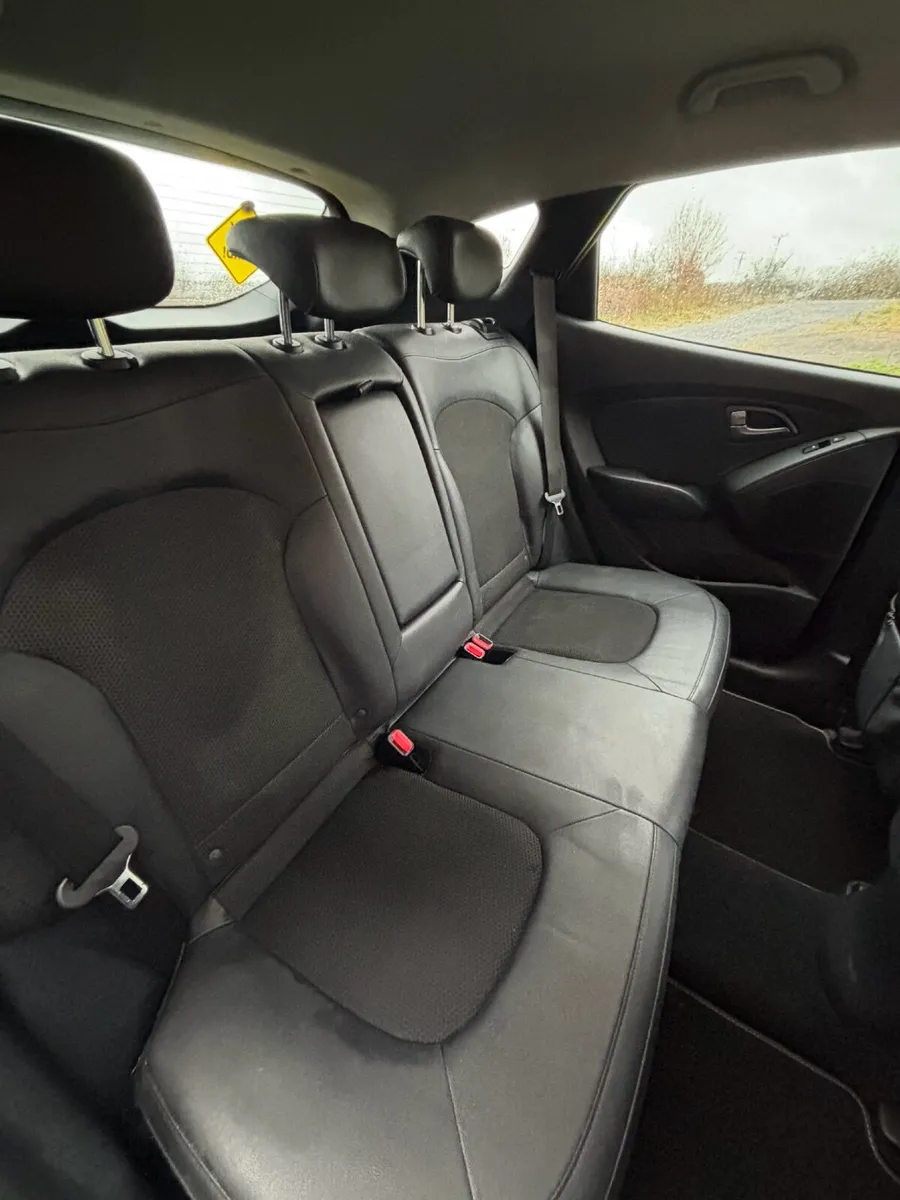 QUICK SALE - Hyundai ix35 2015 - Price negotiable - Image 4