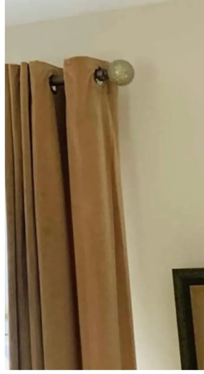 2 x 5 ft Gold curtain poles - Image 2