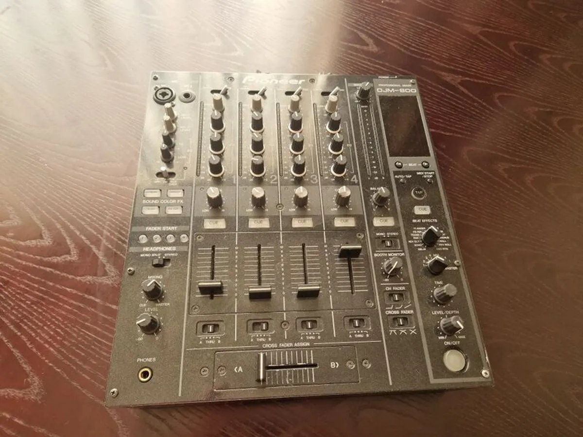 Immaculate Technics 1210s And Pioneer DJM-800 - Image 1