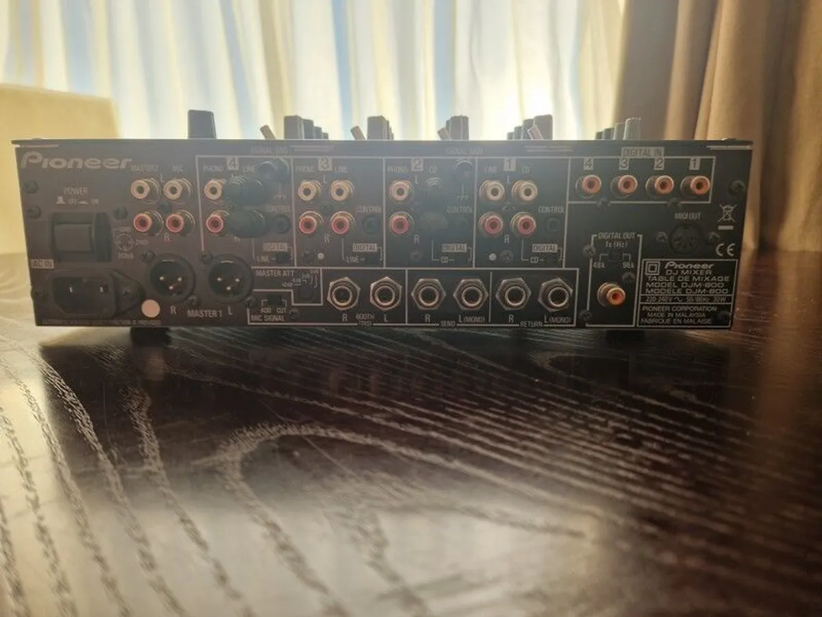 Immaculate Technics 1210s And Pioneer DJM-800 - Image 2