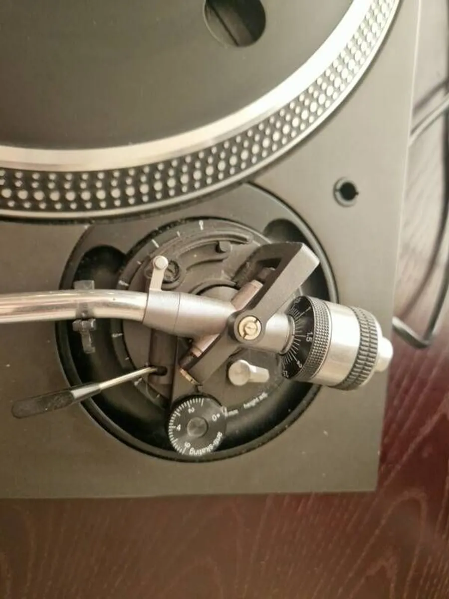 Immaculate Technics 1210s And Pioneer DJM-800 - Image 4