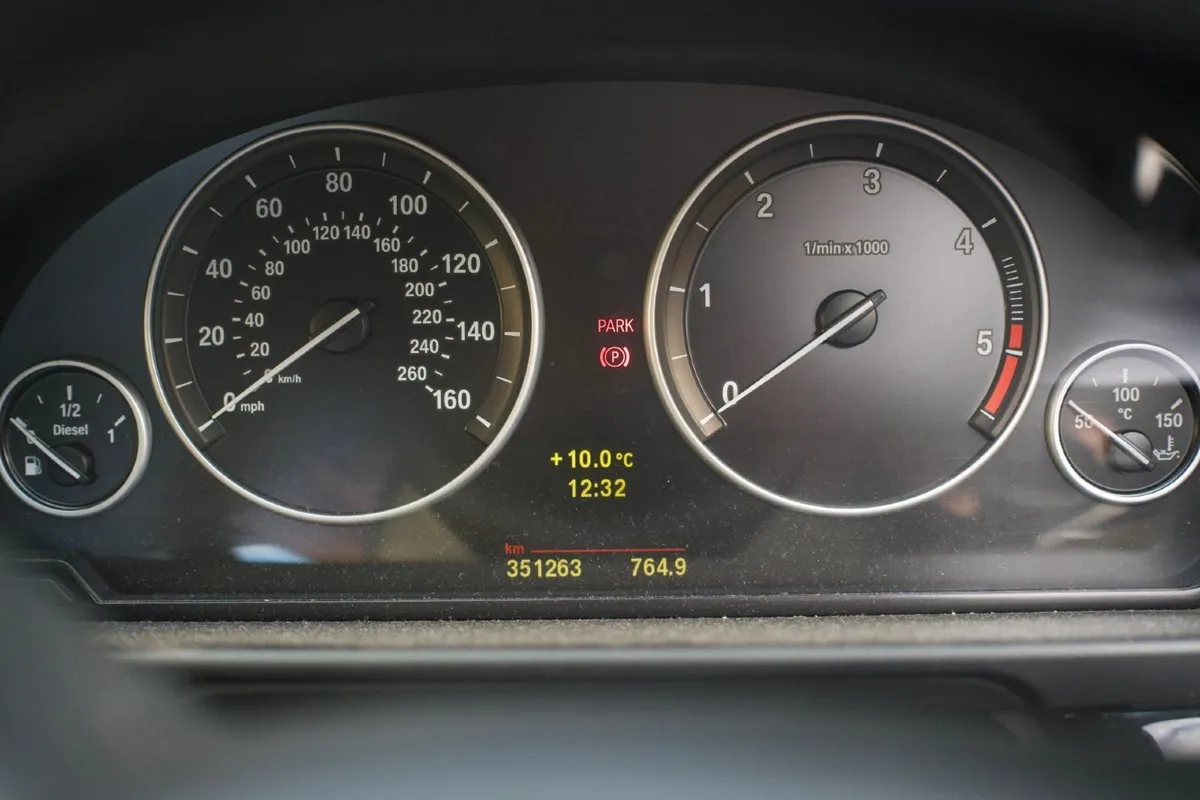 BMW 5-Series 2010 - Image 4