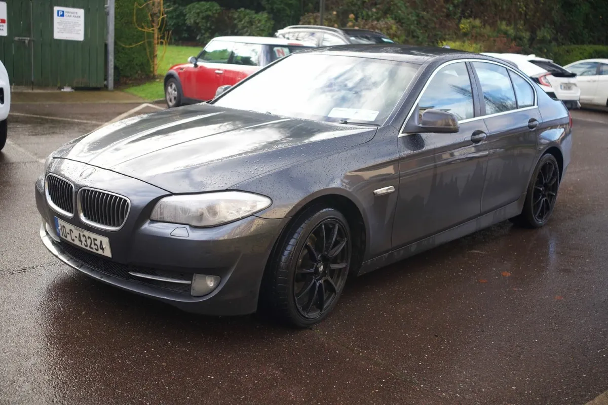 BMW 5-Series 2010 - Image 2