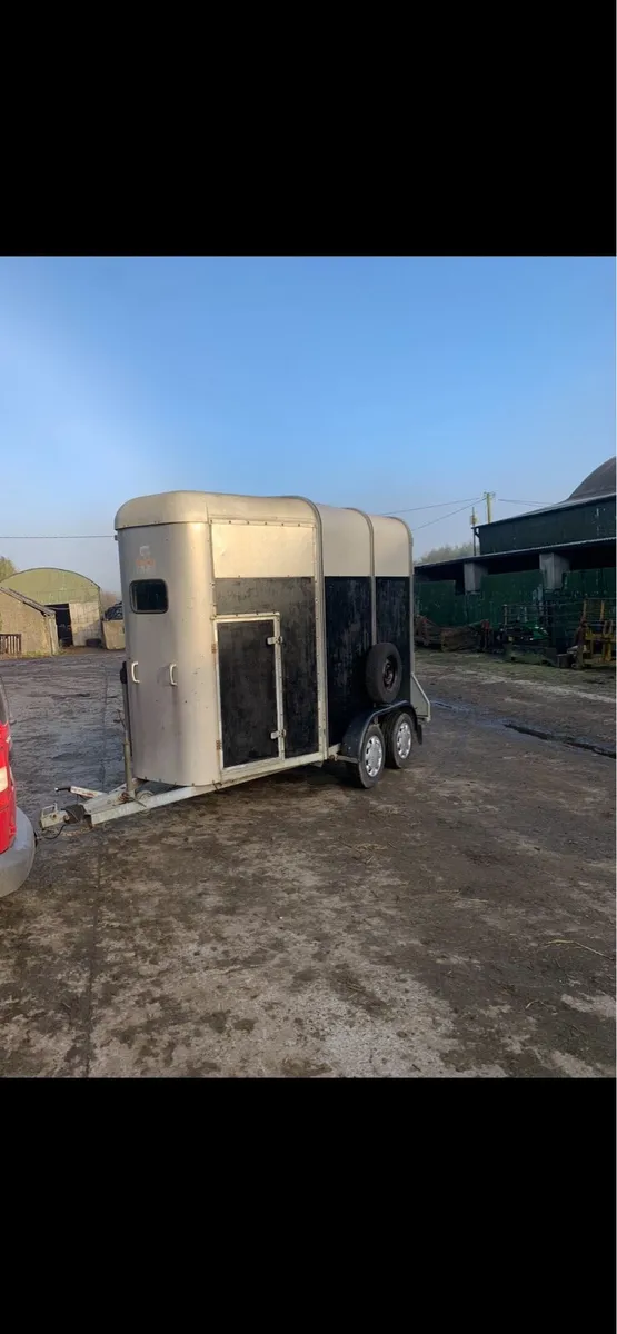 Horse box - Image 1