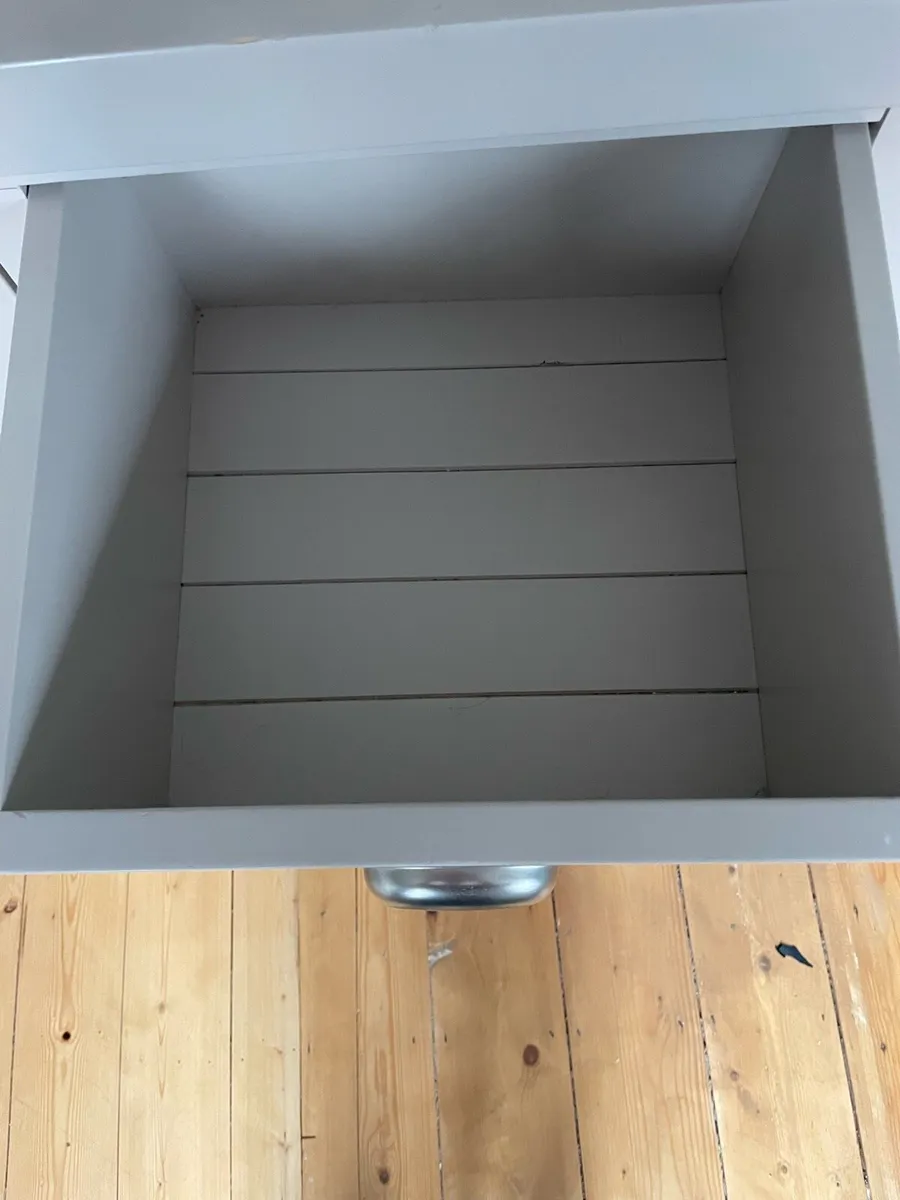 Chest of drawers with vanity mirror - Image 4