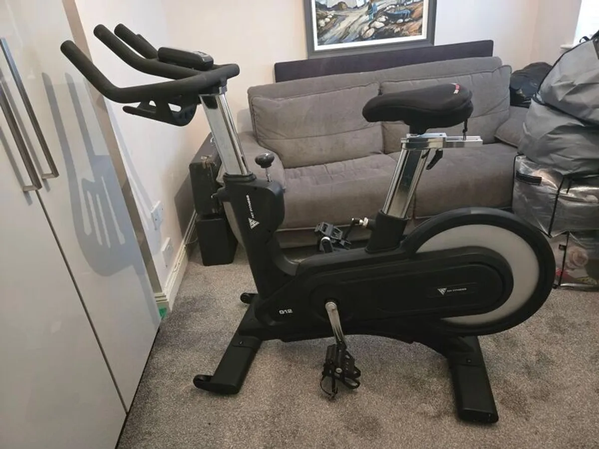 Hit Fitness G12 indoor cycle bike - Image 1