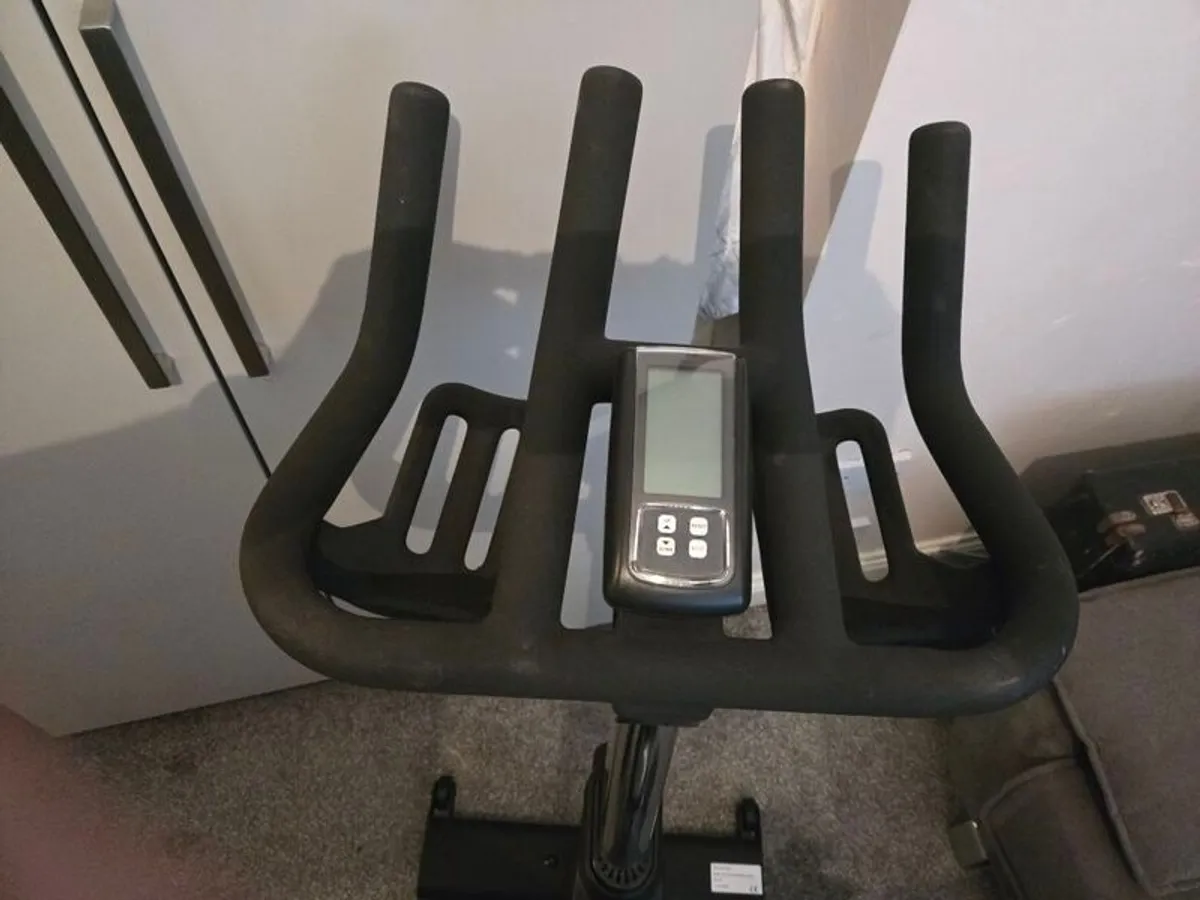 Hit Fitness G12 indoor cycle bike - Image 3