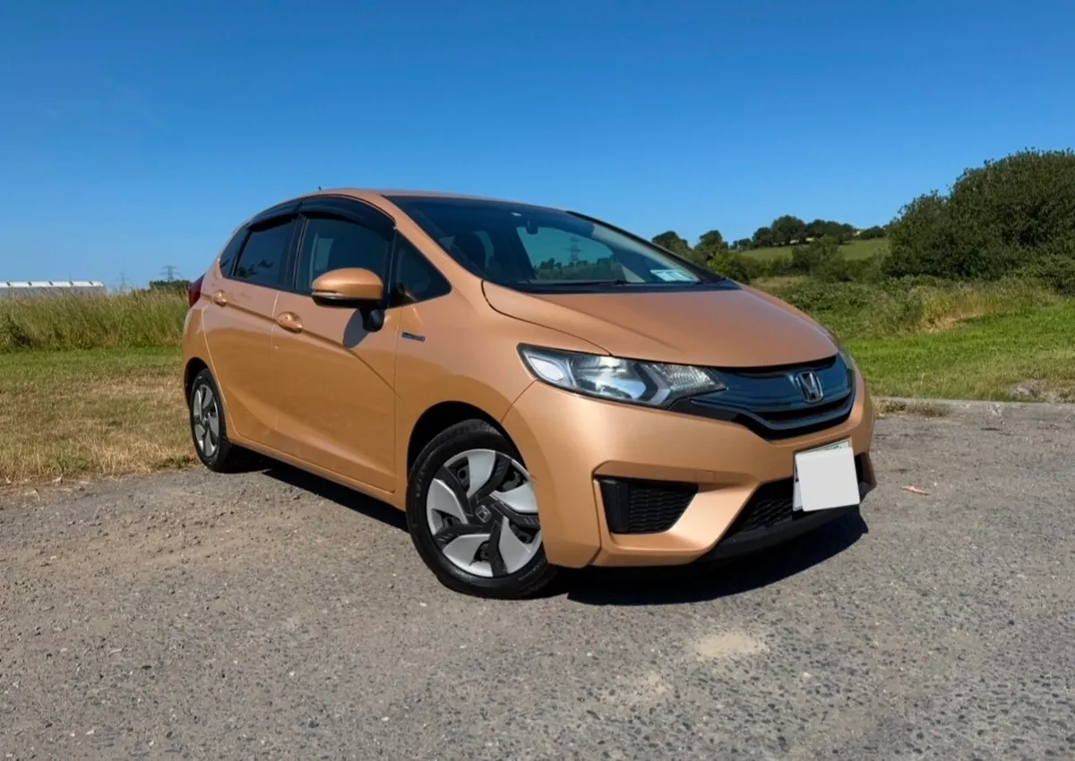 2014 HONDA FIT. LOW MILEAGE. NEW NCT. AUTO 1.5 HYB - Image 1