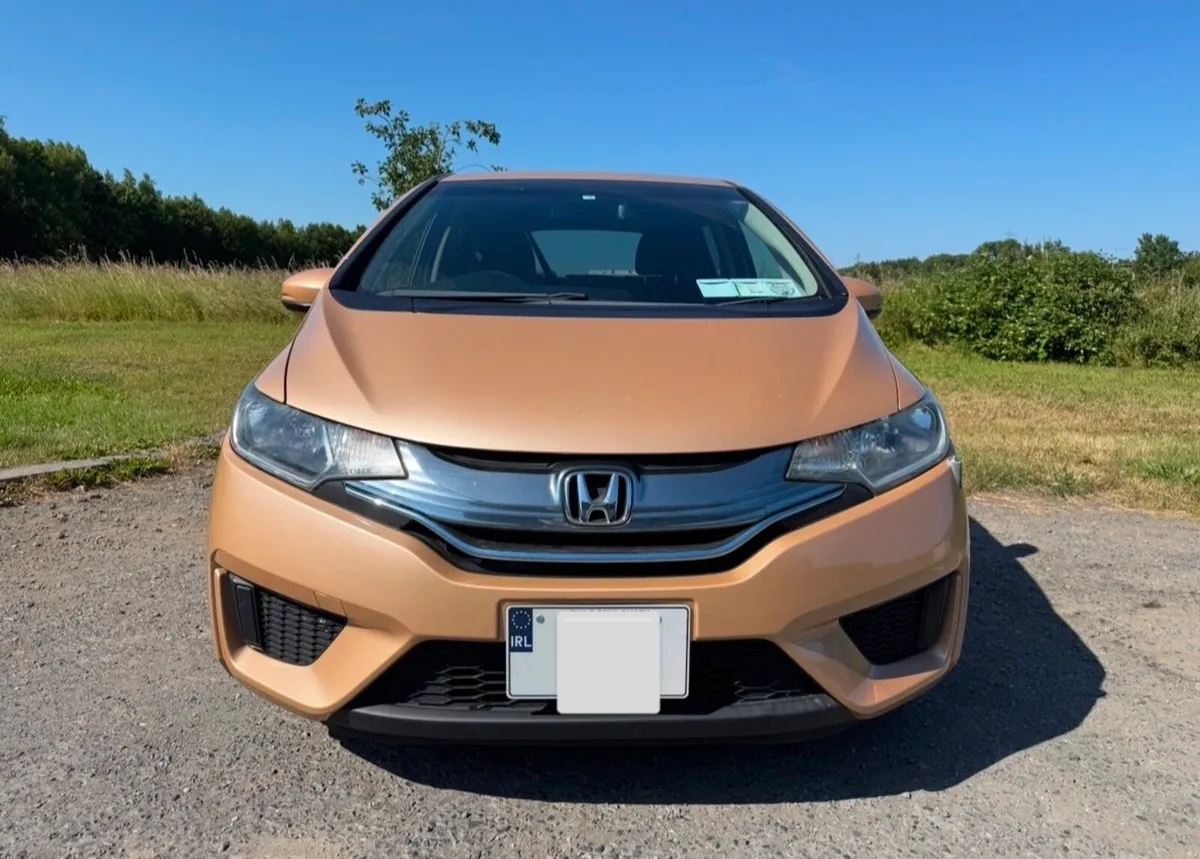 2014 HONDA FIT. LOW MILEAGE. NEW NCT. AUTO 1.5 HYB - Image 2