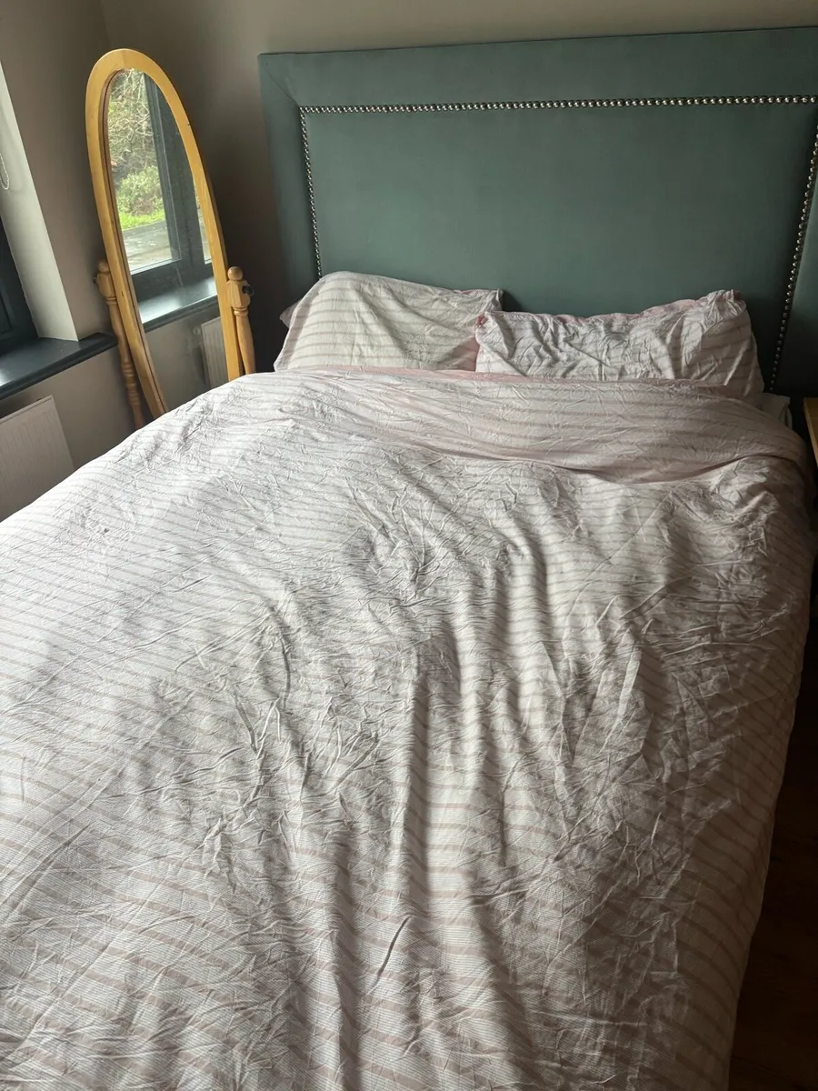 King size bed - Image 3