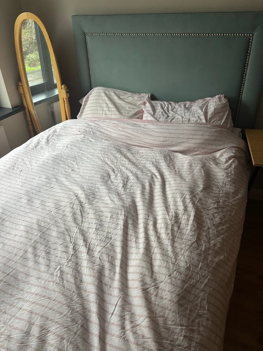 King size bed - Image 4