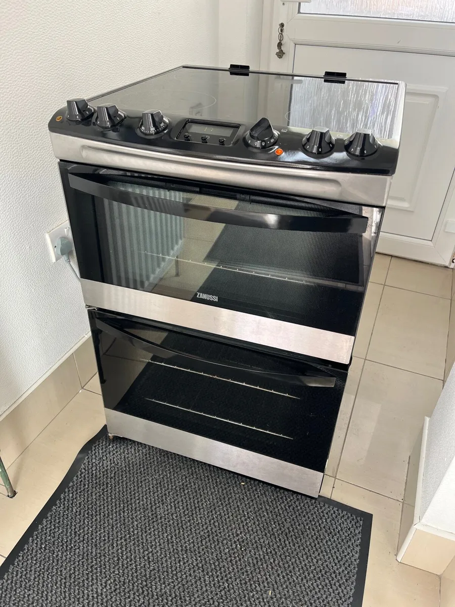 Zanussi 60cm wide double oven cooker - Image 1