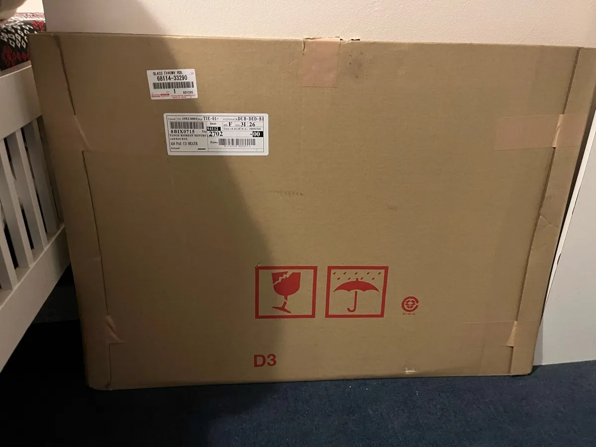 Toyota Camry Rear Passenger Windows - Image 2