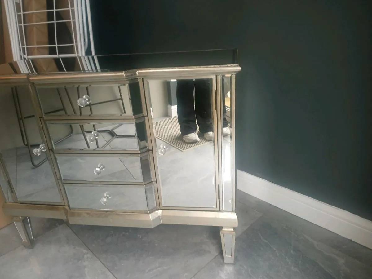 Mirrored side table - Image 1