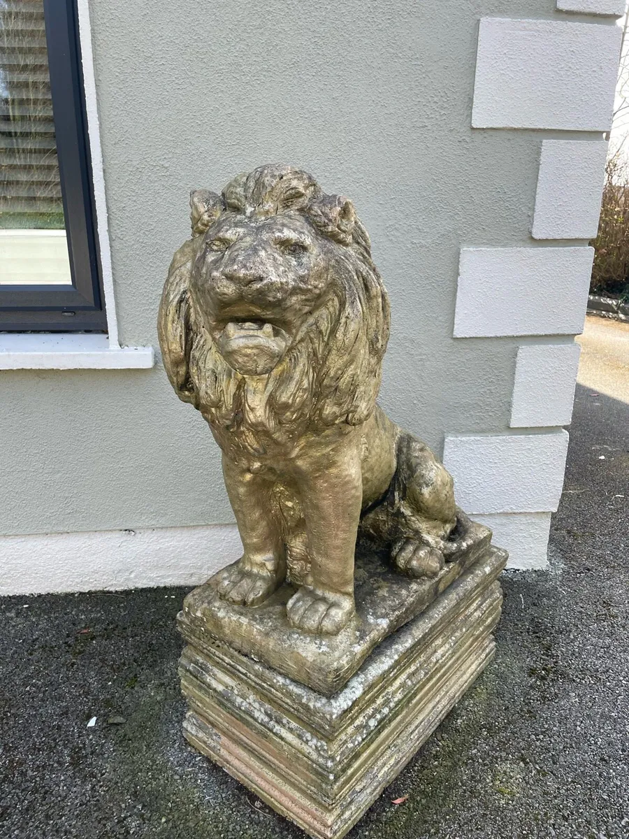 Concrete lions - Image 1