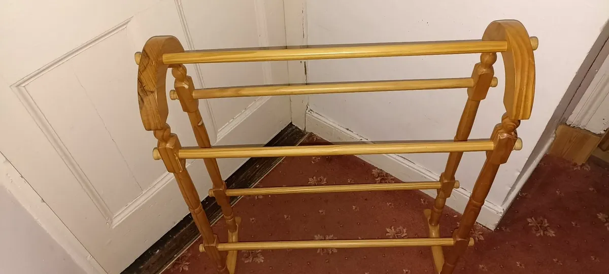 Pine Towel Rail/Stand - Image 1