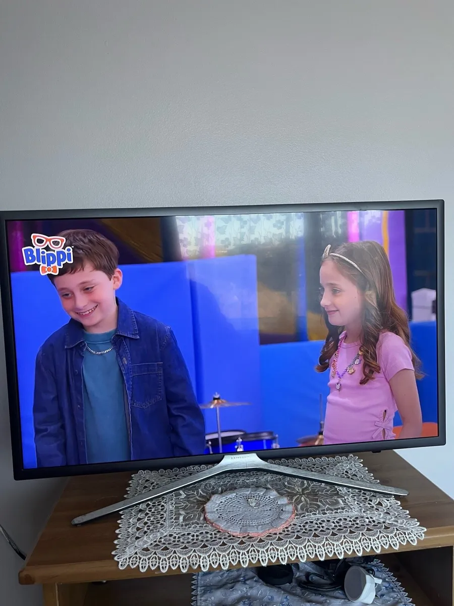 TV Samsung 32 inche led smart. - Image 2