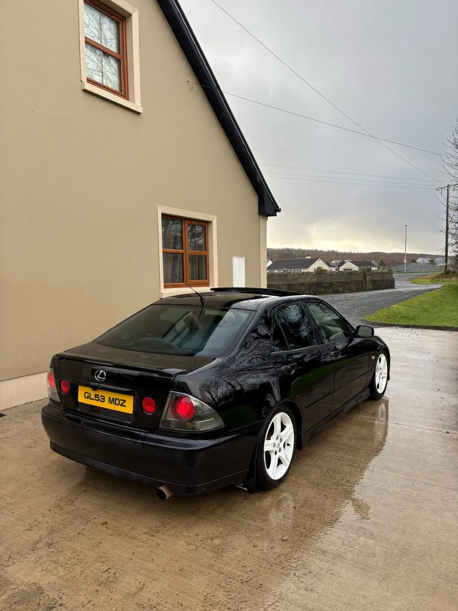 Lexus is200 - Image 1