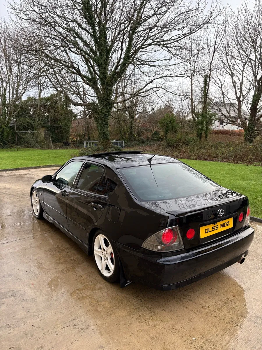 Lexus is200 - Image 4