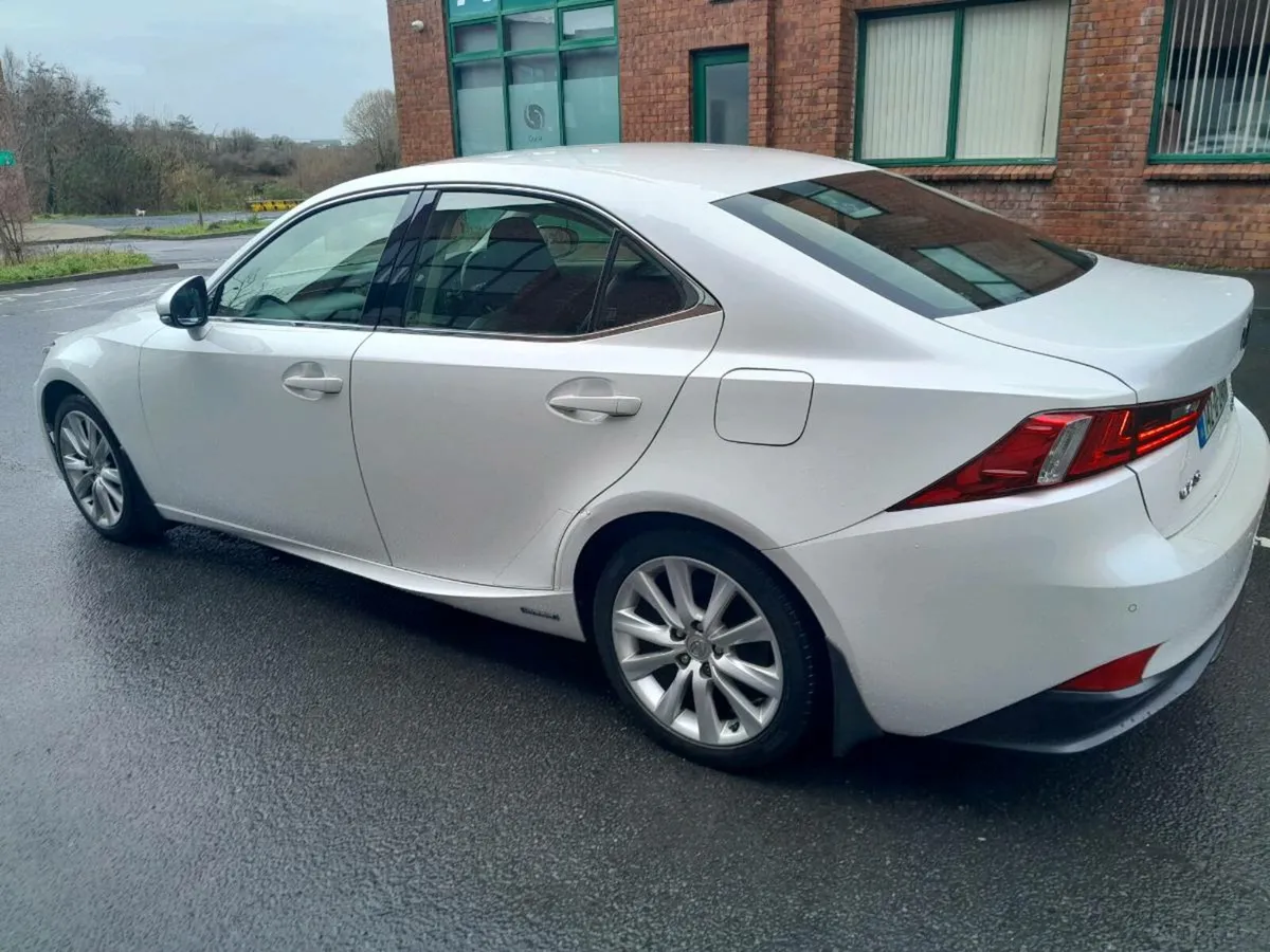 2014 Lexus is300h - Image 3