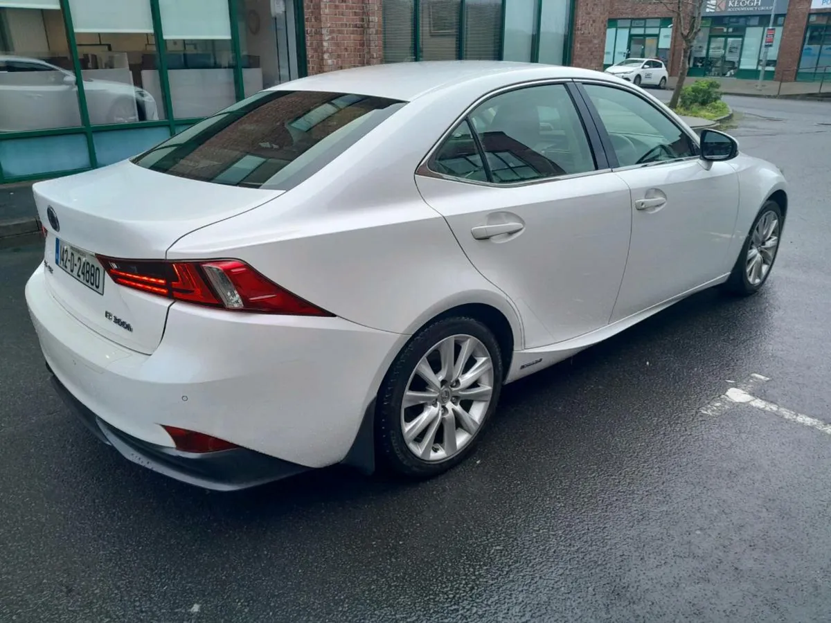 2014 Lexus is300h - Image 4