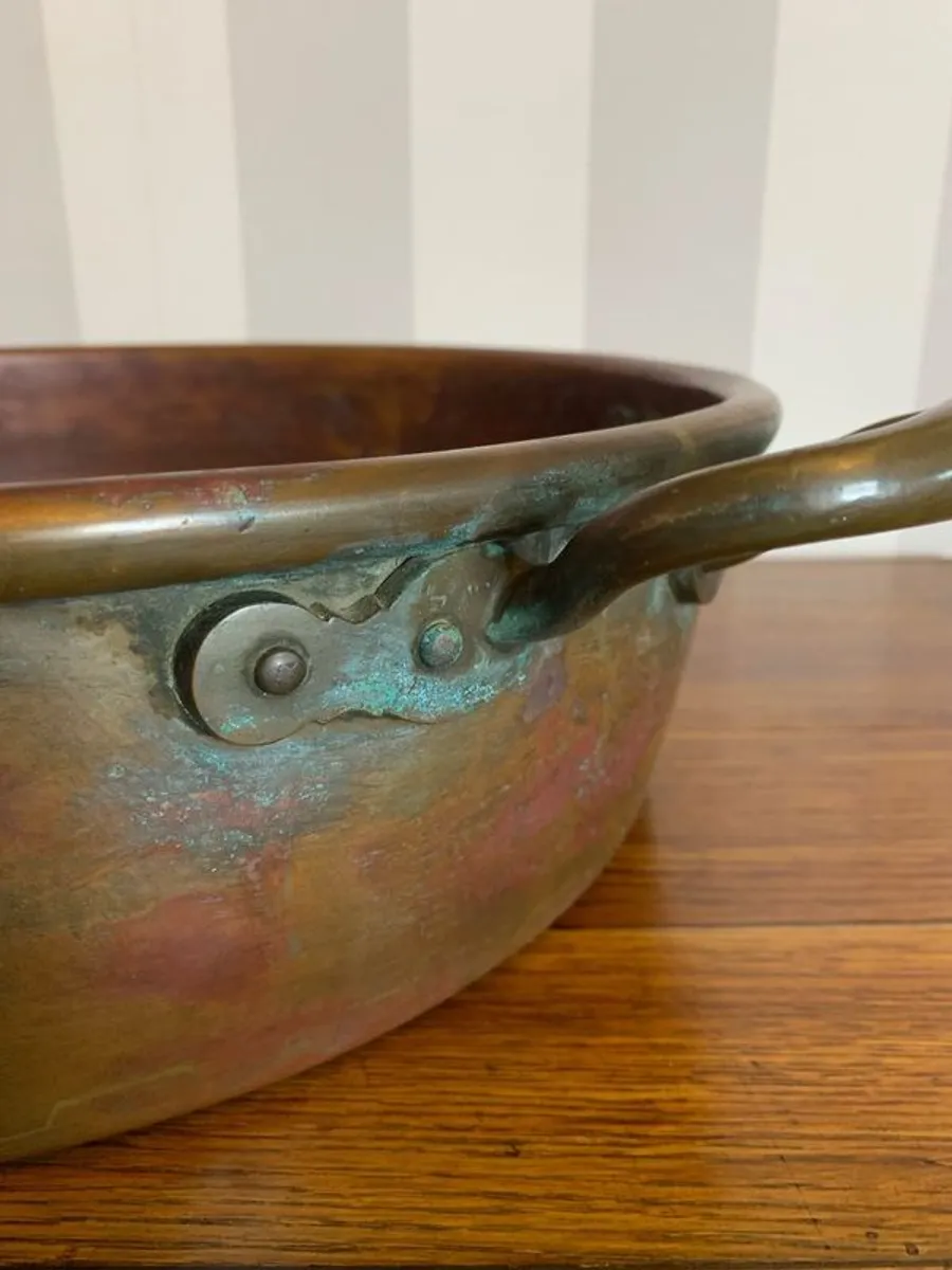 Beautiful large antique solid copper flat-bottom pan with riveted brass handles. - Image 4