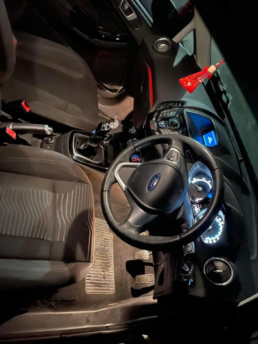 Ford Fiesta 2014 - Image 2