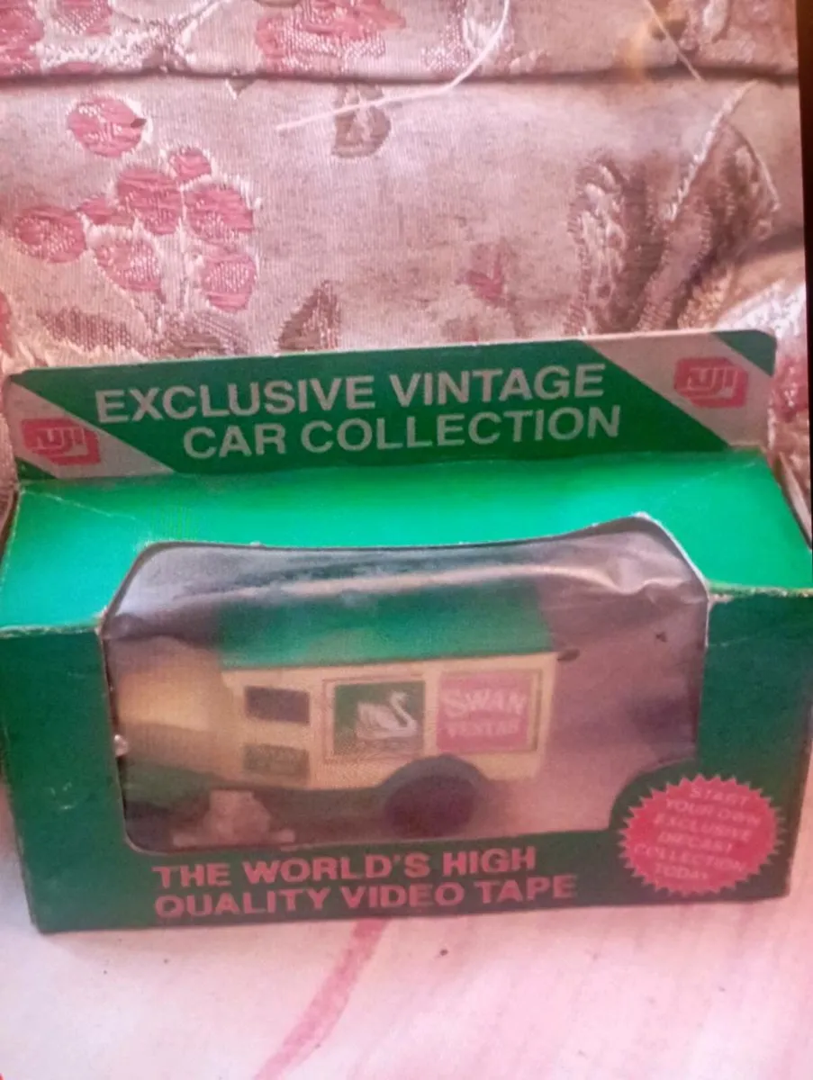 VINTAGE  DIE-CAST FORD  MODLE  VANS - Image 2