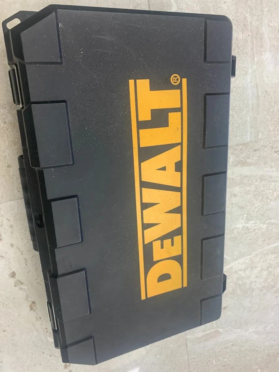 Dewalt Angle Grinder 125mm - Image 2