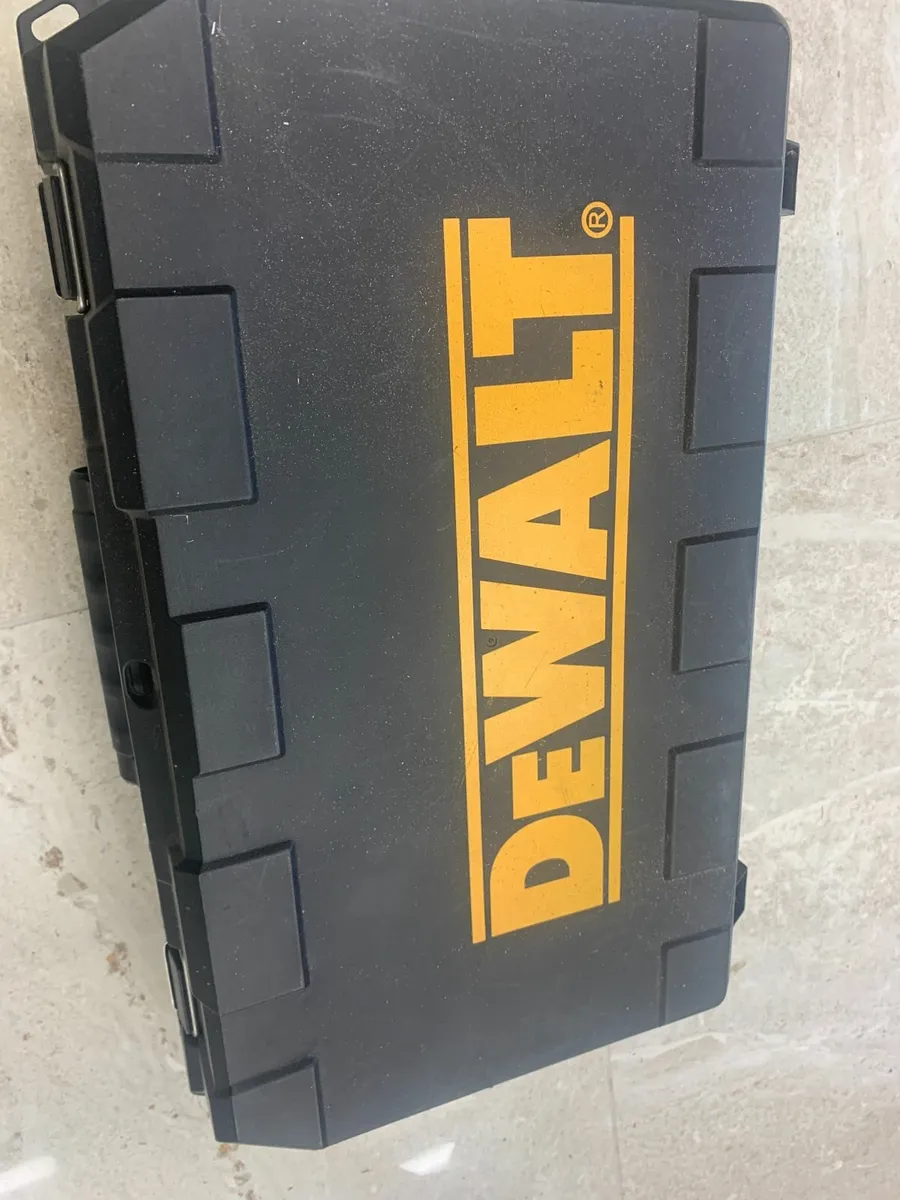 Dewalt Angle Grinder 125mm - Image 4