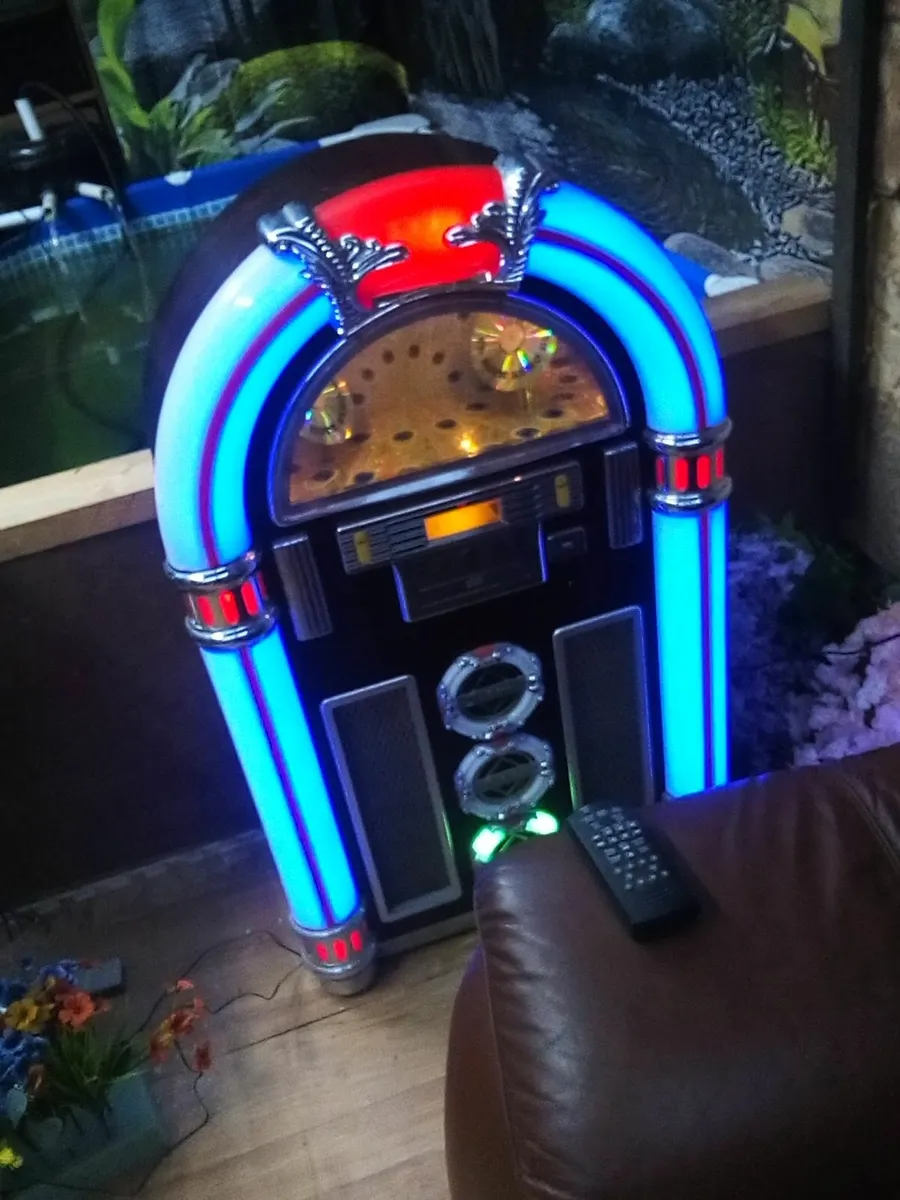 steepletone full size jukebox cd, radio,usb,lights - Image 1