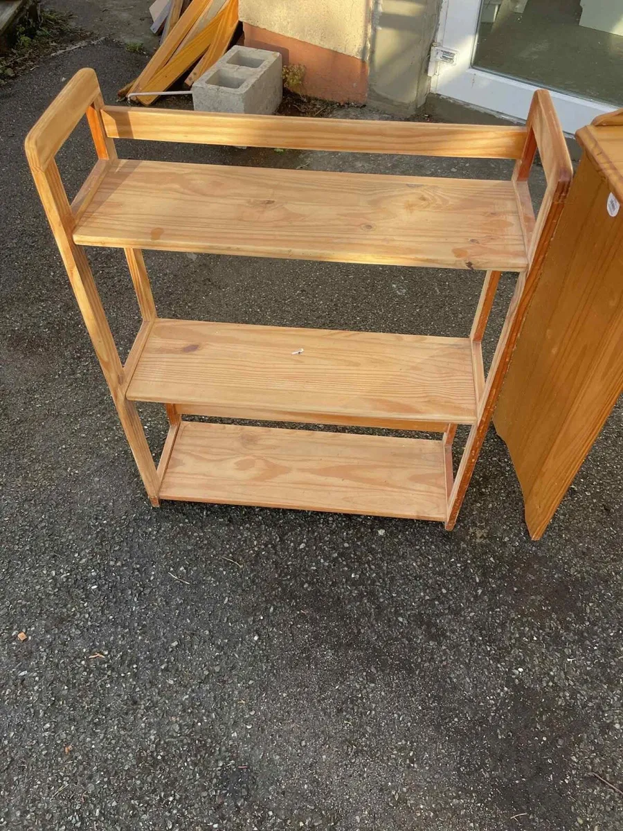 Desk and book shelf - Image 1