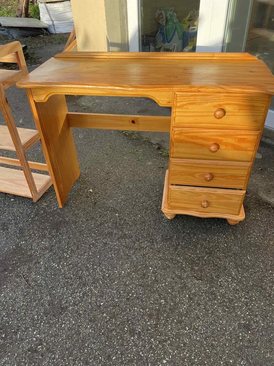 Desk and book shelf - Image 2