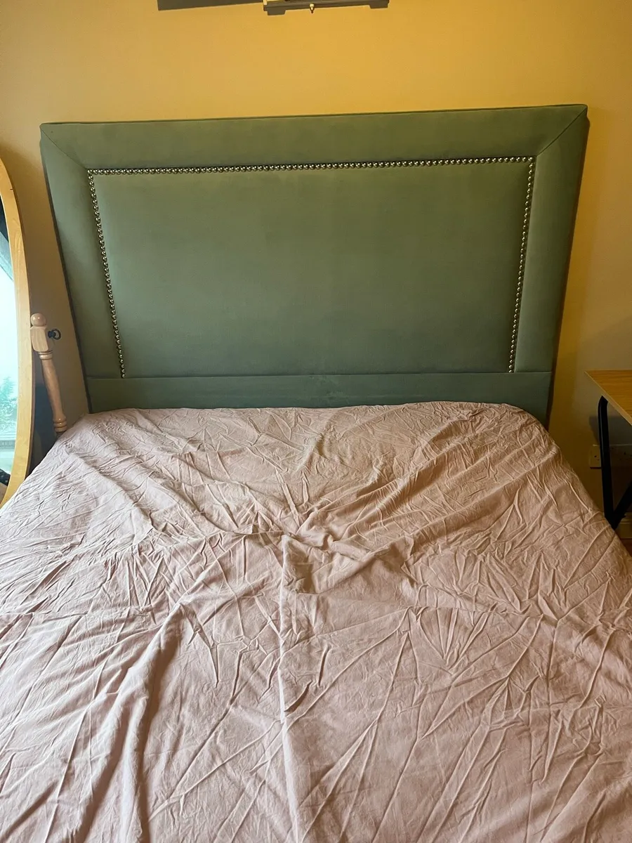 King size bed - Image 1
