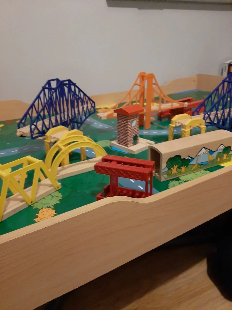 Train Track table set with two drawers and a - Image 1