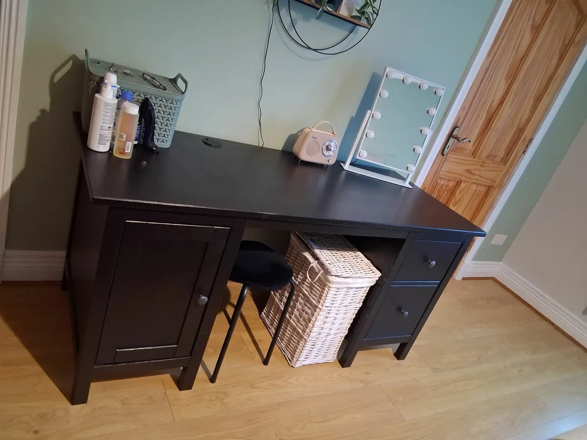 Black desk - Image 1